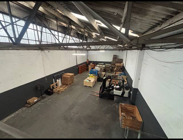 245M² WAREHOUSE TO LET IN EPPING INDUSTRIAL